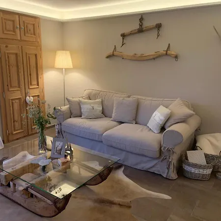 Chasa Tusa Apartman *